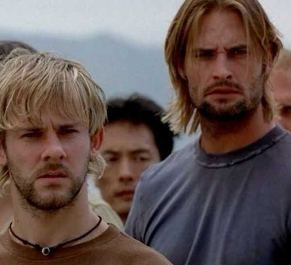 Charlie and Sawyer on the beach with other survivors in 'Lost'