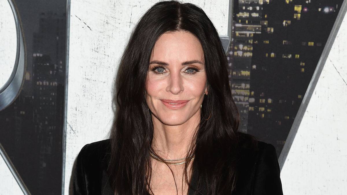 Courteney Cox’s True Crime Dark Comedy ‘Evil Genius’ Gets an “Absurd” Update [Exclusive]