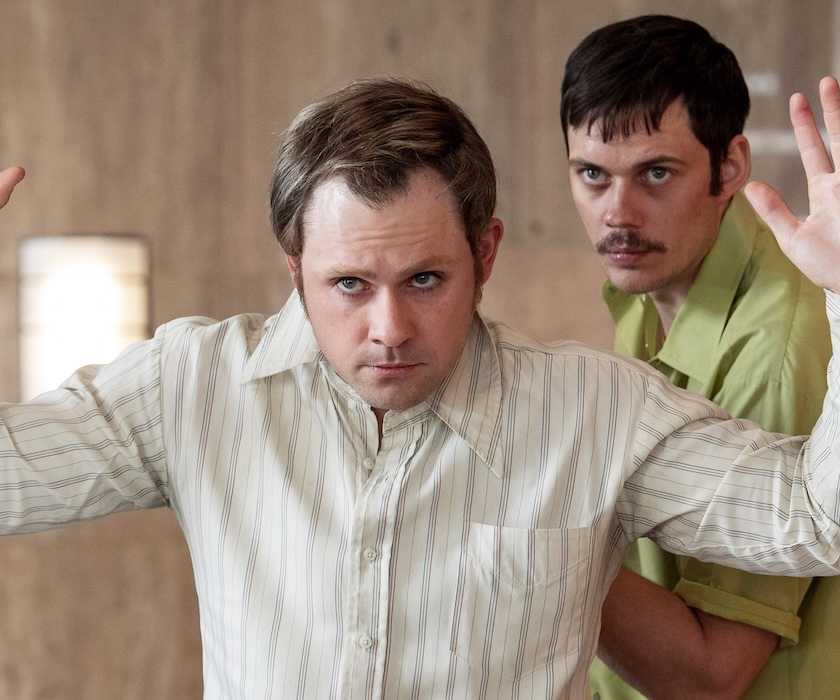 Dacre Montgomery and Bill Skarsgård in Dead Man's Wire
