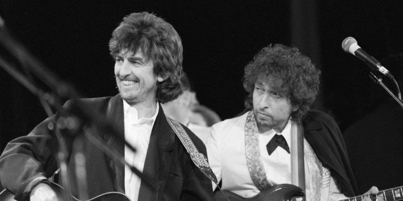 George-Harrison-and-Bob-Dylan-at-the-Rock-and-Roll-Hall-of-Fame-1988