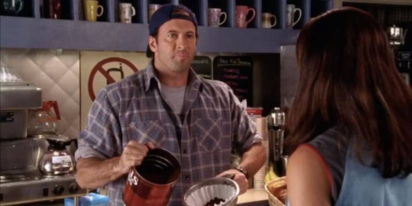 Luke Danes (Scott Patterson) holding coffee in 'Gilmore Girls'.