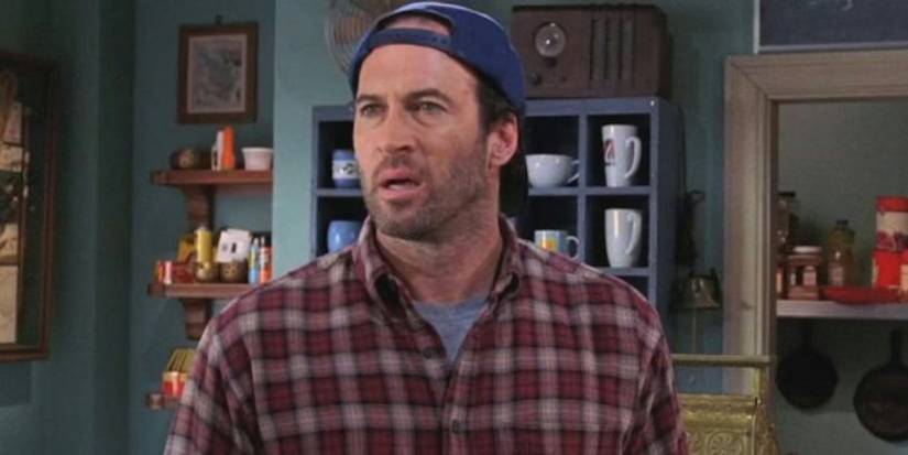 Scott Patterson as Luke Danes inside his diner in 'Gilmore Girls'.