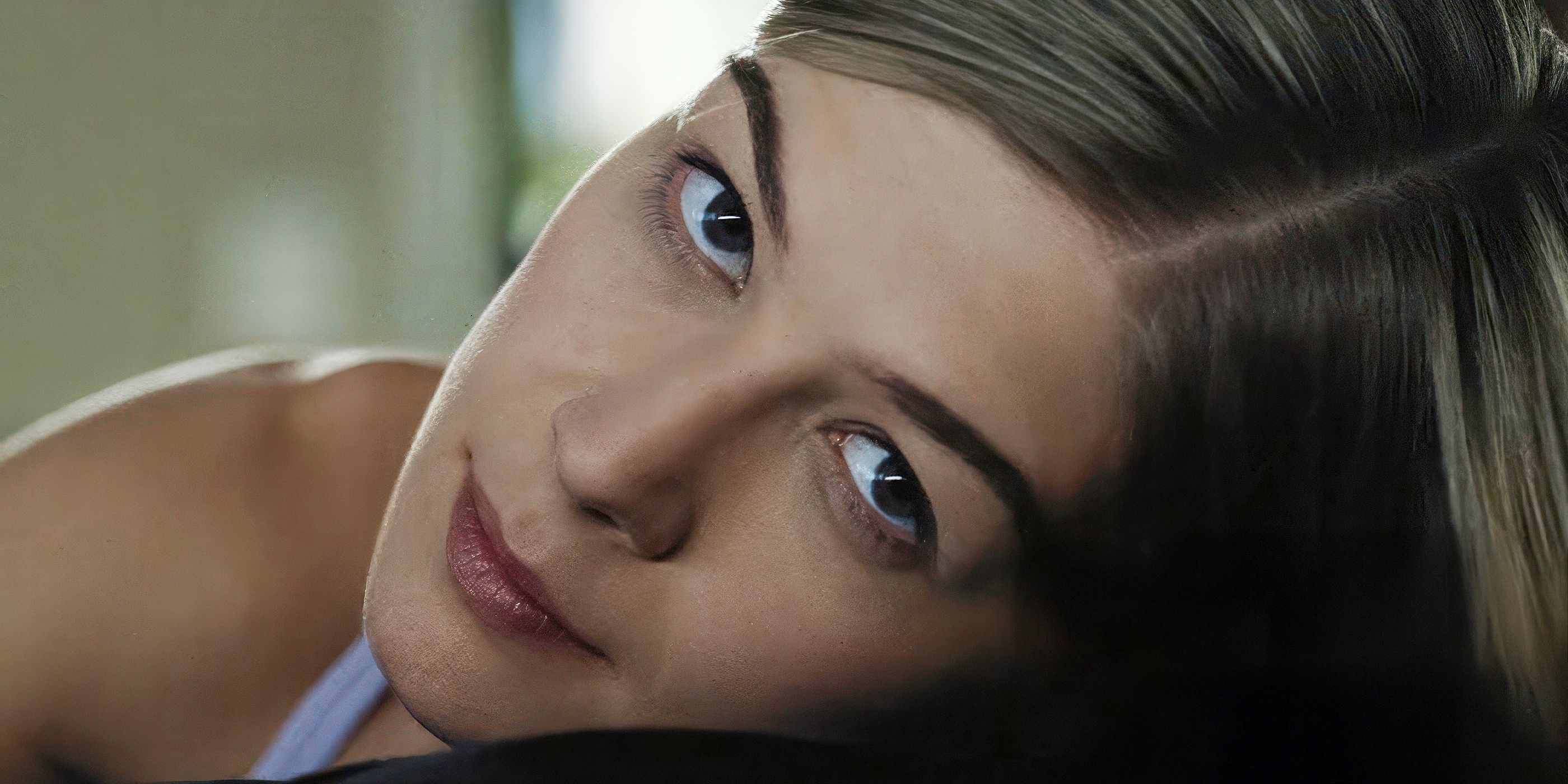 Amy looking at the camera in Gone Girl