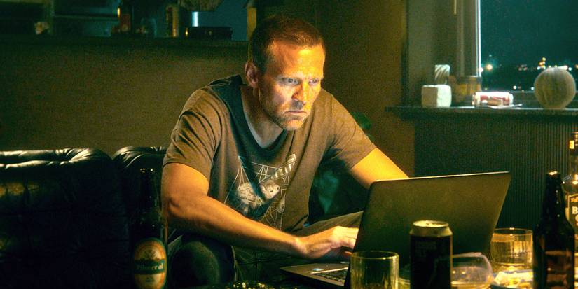 Tobias Santlemann leaning in and working on his laptop in Detective Hole