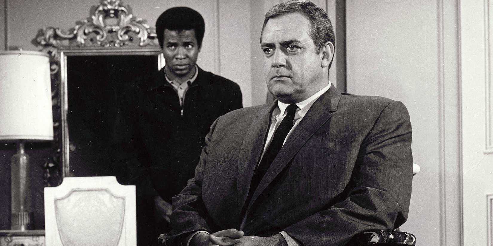 Don Mitchell's Mark standing behind Raymond Burr's Robert in Ironside