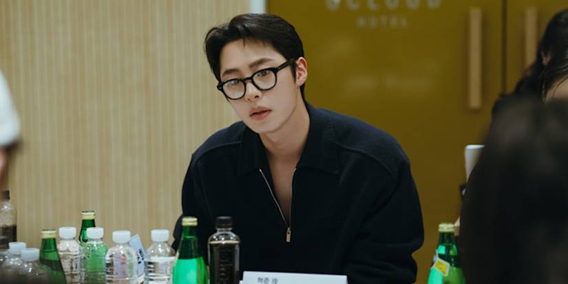 Lee Jae-wook at the script reading for 'Perfect Job'.