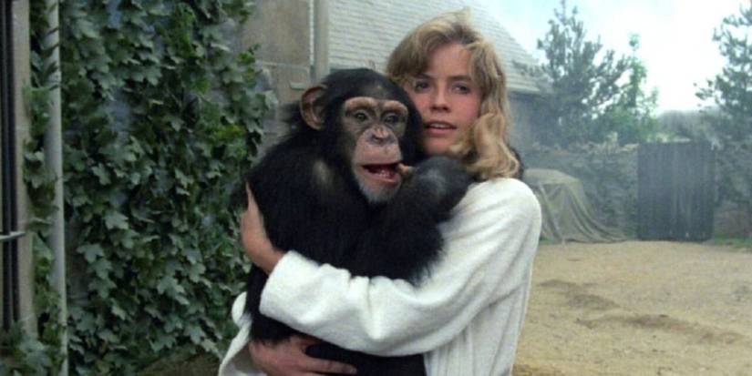 Elizabeth Shue as Jane holding monkey in Link.