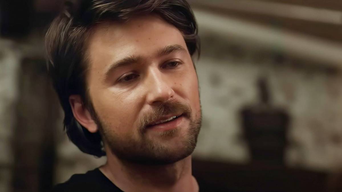 'The Housemaid' Star's Romantic Thriller Finds Love on Streaming