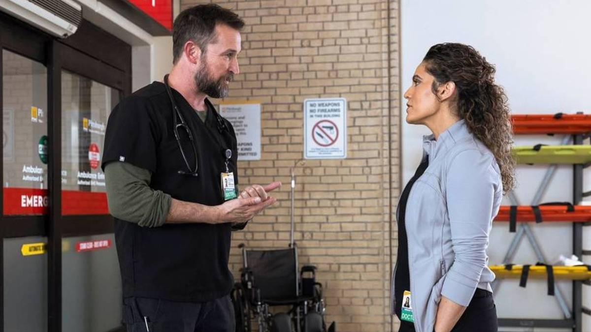 Dr. Robby (Noah Wyle) talking to Dr. Al-Hashimi (Sepideh Moafi) on 'The Pitt'