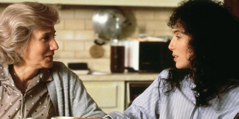 Olympia Dukakis and Cher talking in 'Moonstruck'
