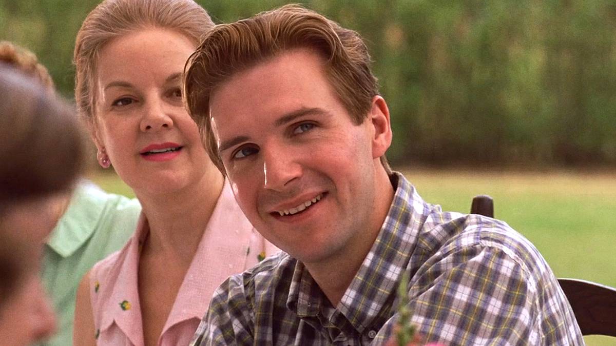 Ralph Fiennes as a smiling Charles Van Doren in 'Quiz Show'.