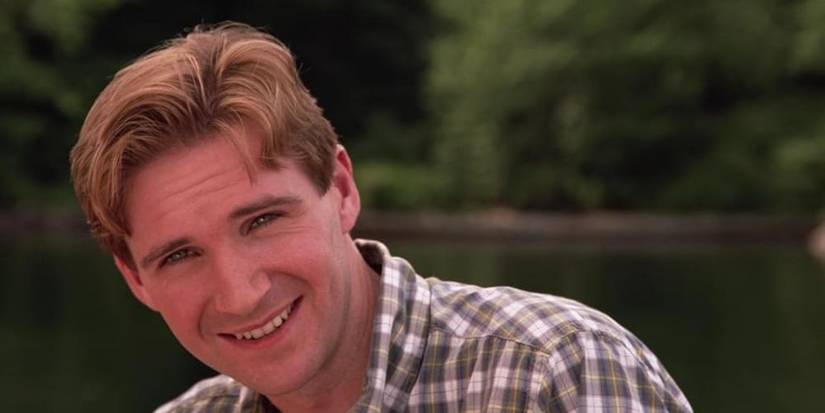 Ralph Fiennes as Charles Van Doren smiling in 'Quiz Show'.