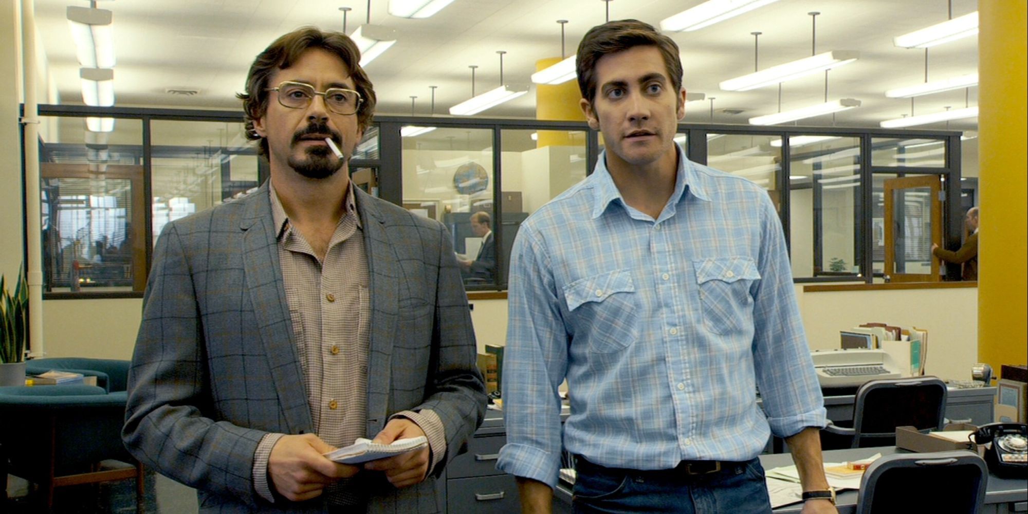 Paul Avery (Robert Downey Jr.) and Robert Graysmith (Jake Gyllenhaal) look intently ahead in Zodiac.