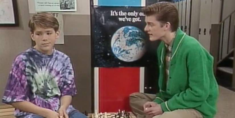 Ryan Reynolds looking sad next to Aubrey Nealon in 'Fifteen'