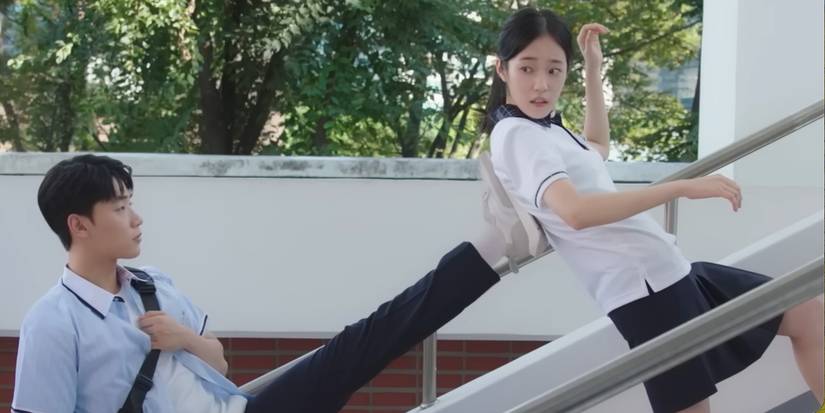 Jung Kyung Ho stops Jeon Do Yeon from falling down the stairs with his leg in Crash Course in Romance.