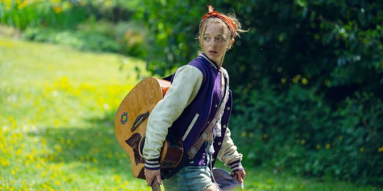 Ellie de Lange in Run Away