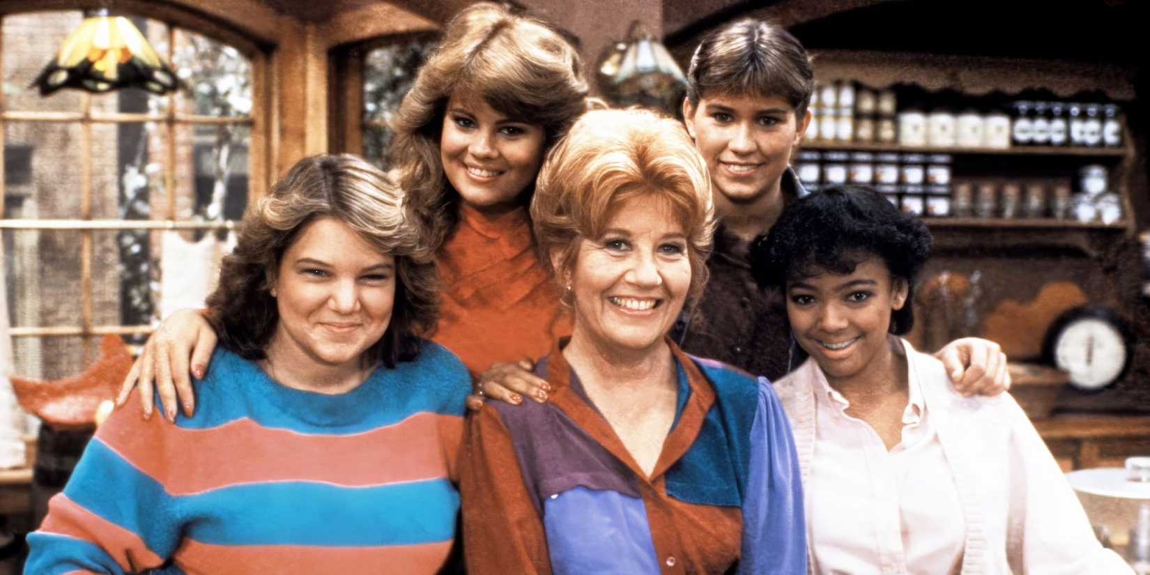 The cast of The Facts of Life in a posed photo on the gift shop set.