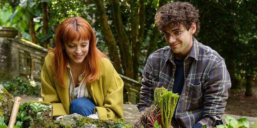 Álvaro Rico as Elmer and Catalina Sopelana as Violeta in The Gardener.
