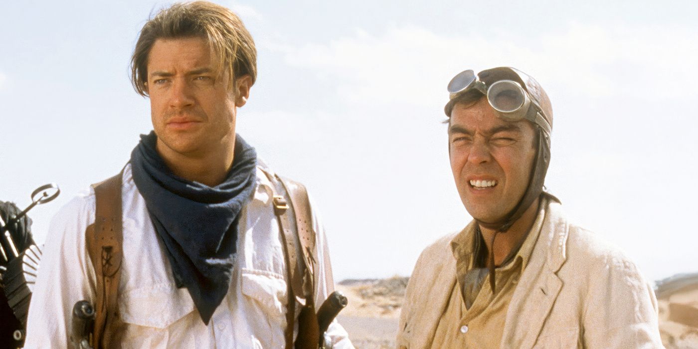 John Hannah and Brendan Fraser standing in the desert in 'The Mummy'
