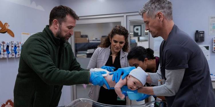 Noah Wyle, Sepideh Moafi, Supriya Ganesh, and Ned Brower in The Pitt Season 2 Episode 2