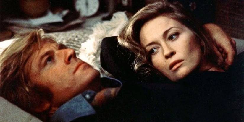Robert Redford and Faye Dunaway lying down in Three Days of the Condor - 1975
