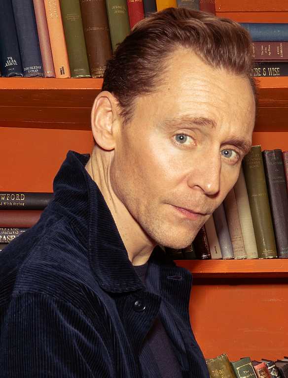 Script Hiddles Star of Disney's $1 Billion Live-Action Shares an Update on the Sequel ...