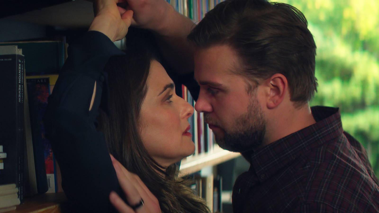 Rachel Weisz Can’t Look Away in Netflix’s Steamy New Obsession Thriller