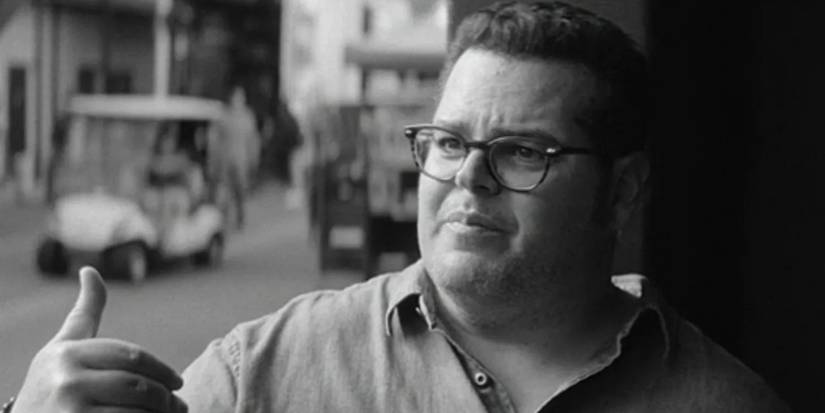 Josh Gad as himself in 'Wonder Man.'