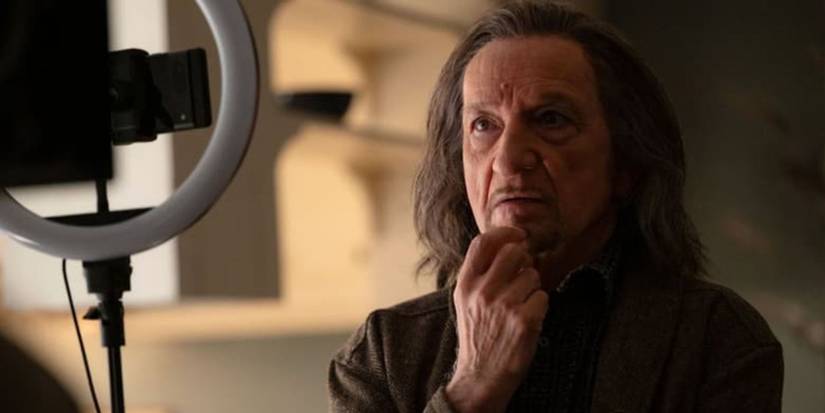 Ben Kingsley as Trevor Slattery looking contemplative beside a ring light that is turned off in 'Wonder Man.'