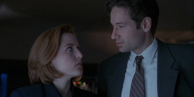 Dana Scully (Gillian Anderson) and Fox Mulder (David Duchovny) on the job in 'The X-Files' episode "Leonard Betts"