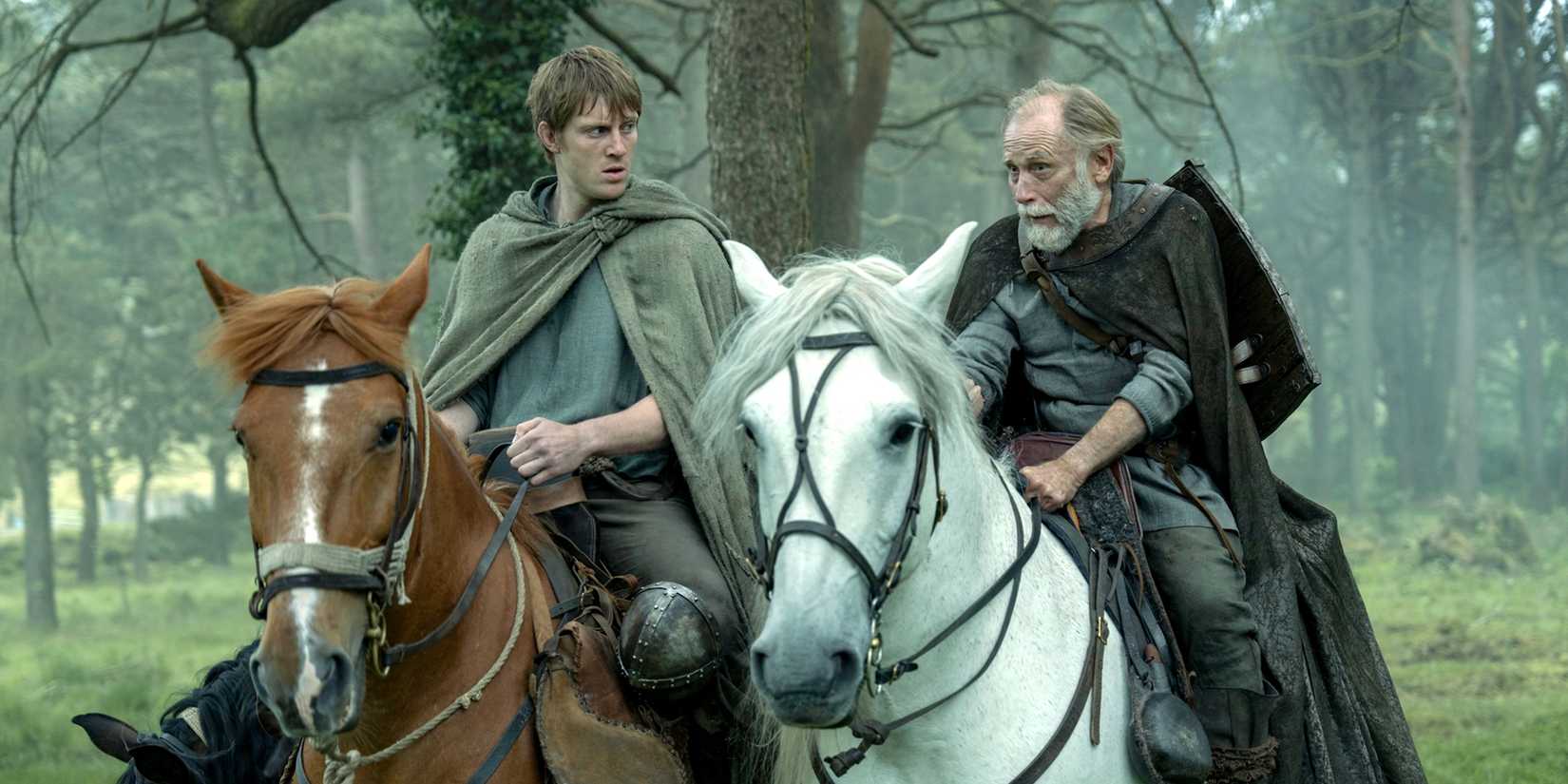 Dunk rides a horse alongside an older man in Knight of the Seven Kingdoms