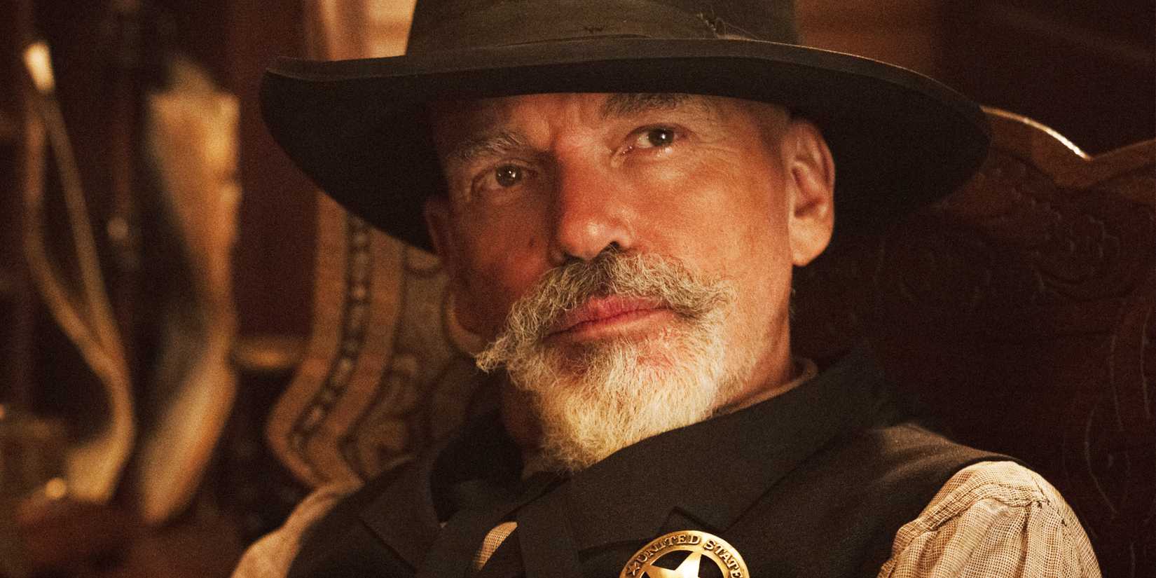 Billy Bob Thornton smiling as Marshal Courtright in 1883