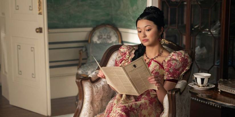 Rosamund Li (Michelle Mao) reading Lady Whistledown in 'Bridgerton' Season 4.
