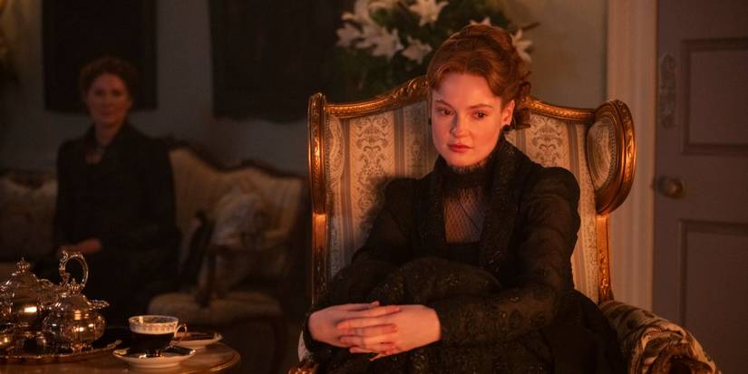 Francesca staring at the fire while her mother Violet watches in 'Bridgerton' Season 4, Episode 7