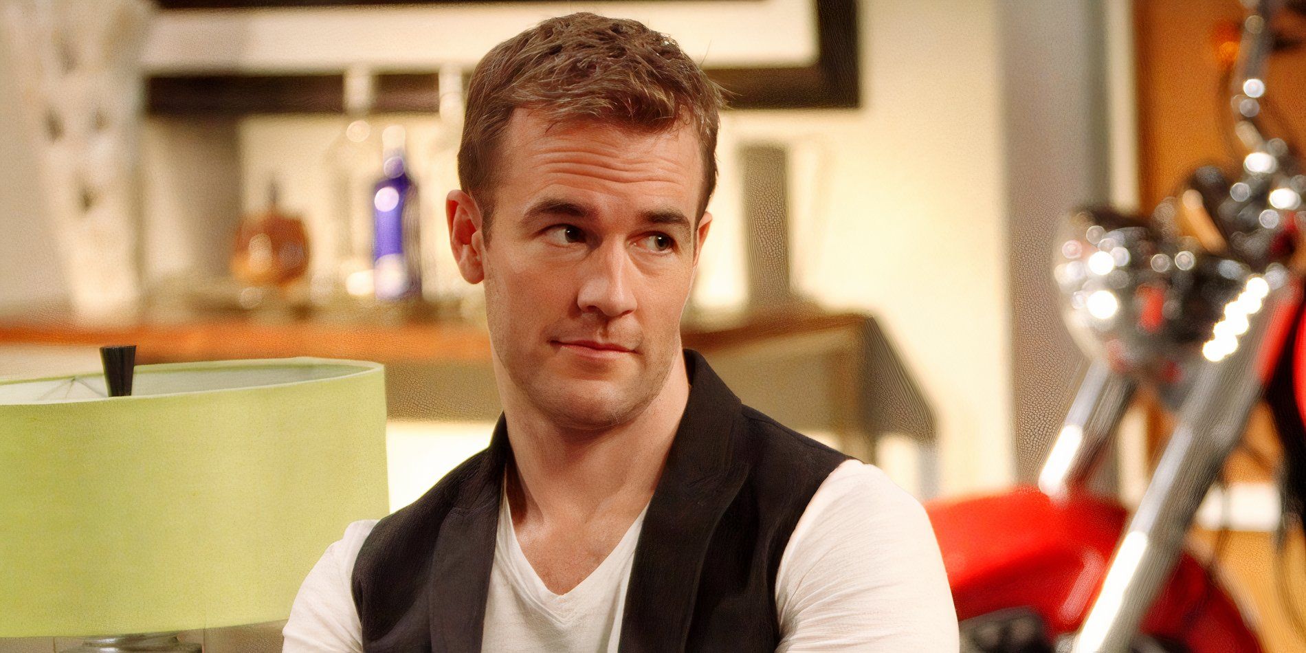 James Van Der Beek as James looking sideways in Don't Trust the B---- in Apartment 23.