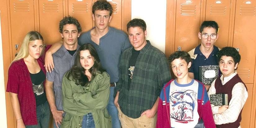 Busy Phillips, James Franco, Linda Cardellini, Jason Segel, Seth Rogen, John Francis Daley, Martin Starr, and Samm Levine in 'Freaks and Geeks'