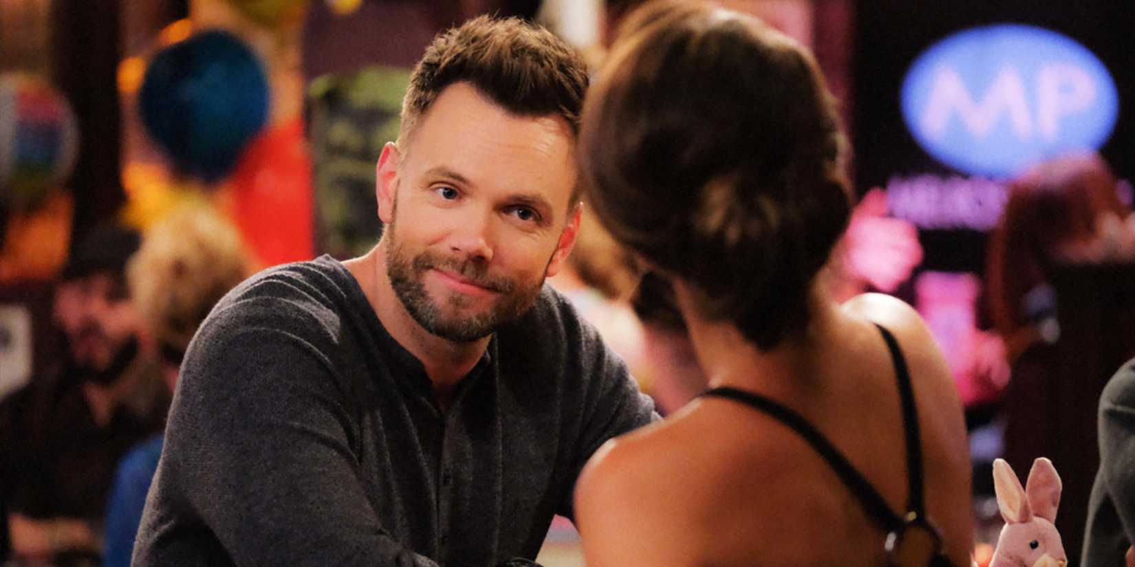 THE GREAT INDOORS, left: Joel McHale in 'You Don't Know Jack' (Season 1, Episode 4, aired November 17, 2016). 