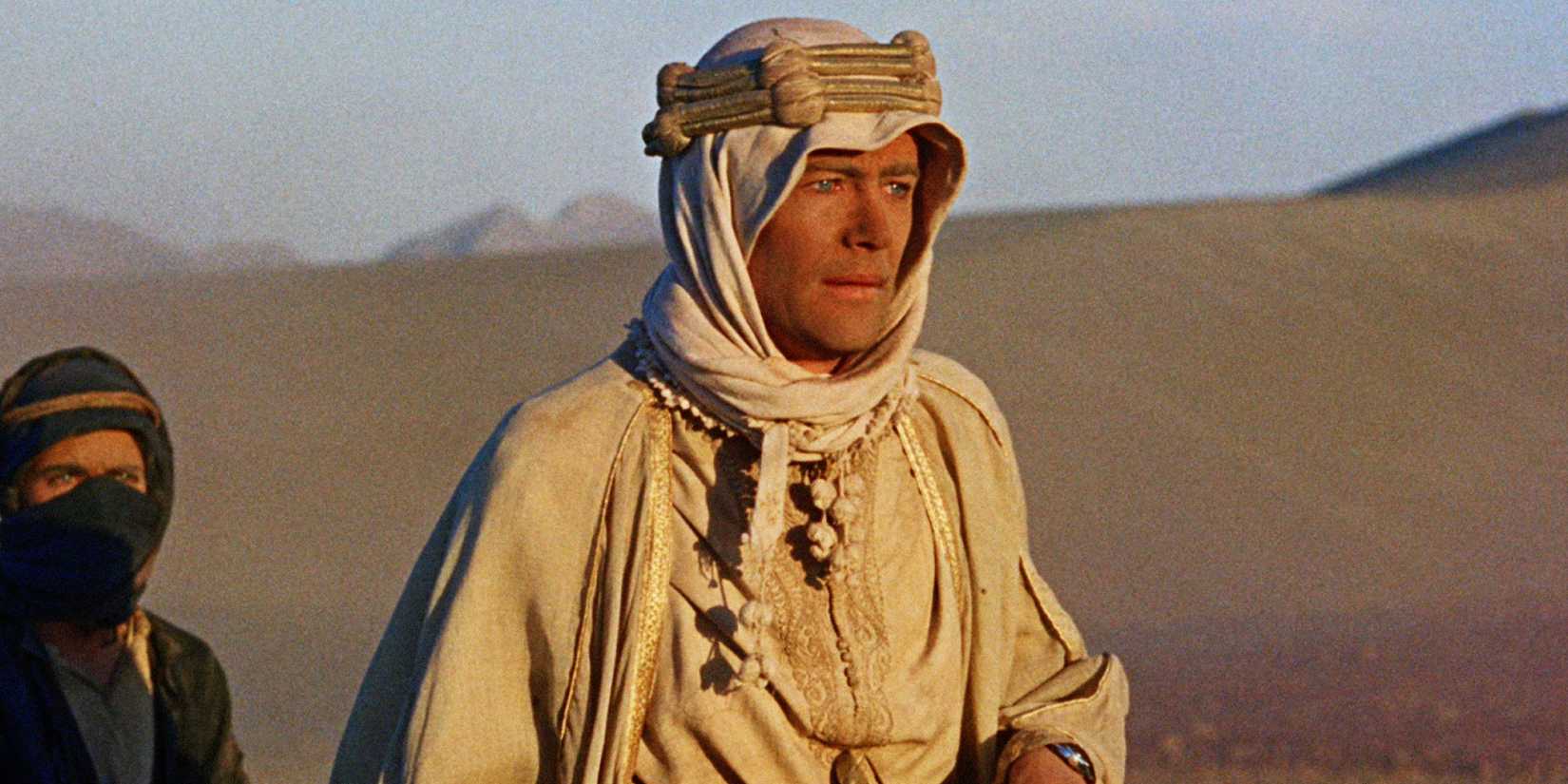 Peter O'Toole looking to the distance in the desert in Lawrence of Arabia