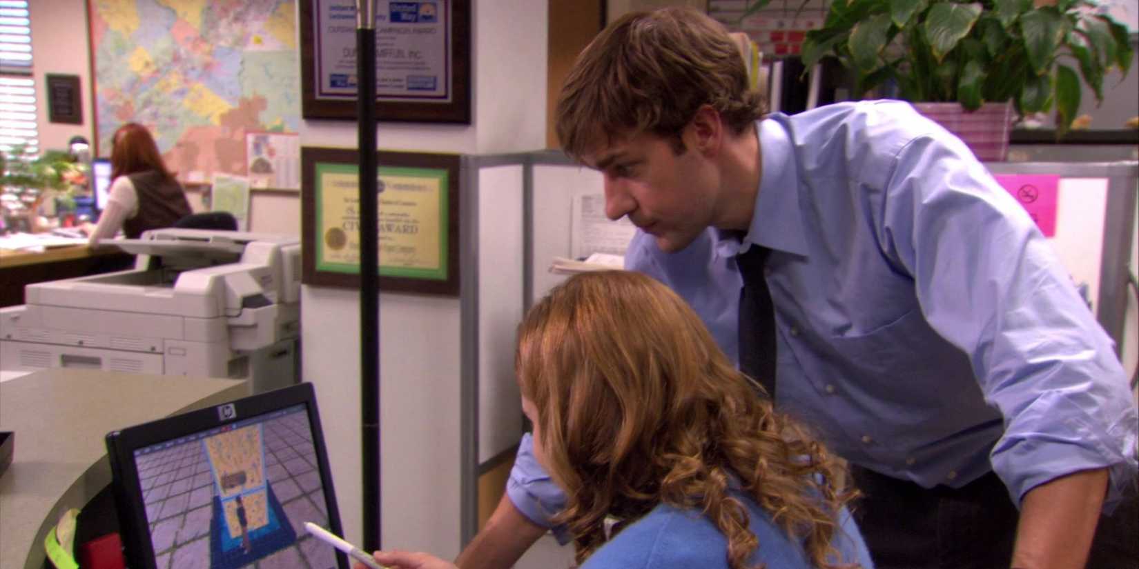 Jenna Fischer and John Krasinski in The Office