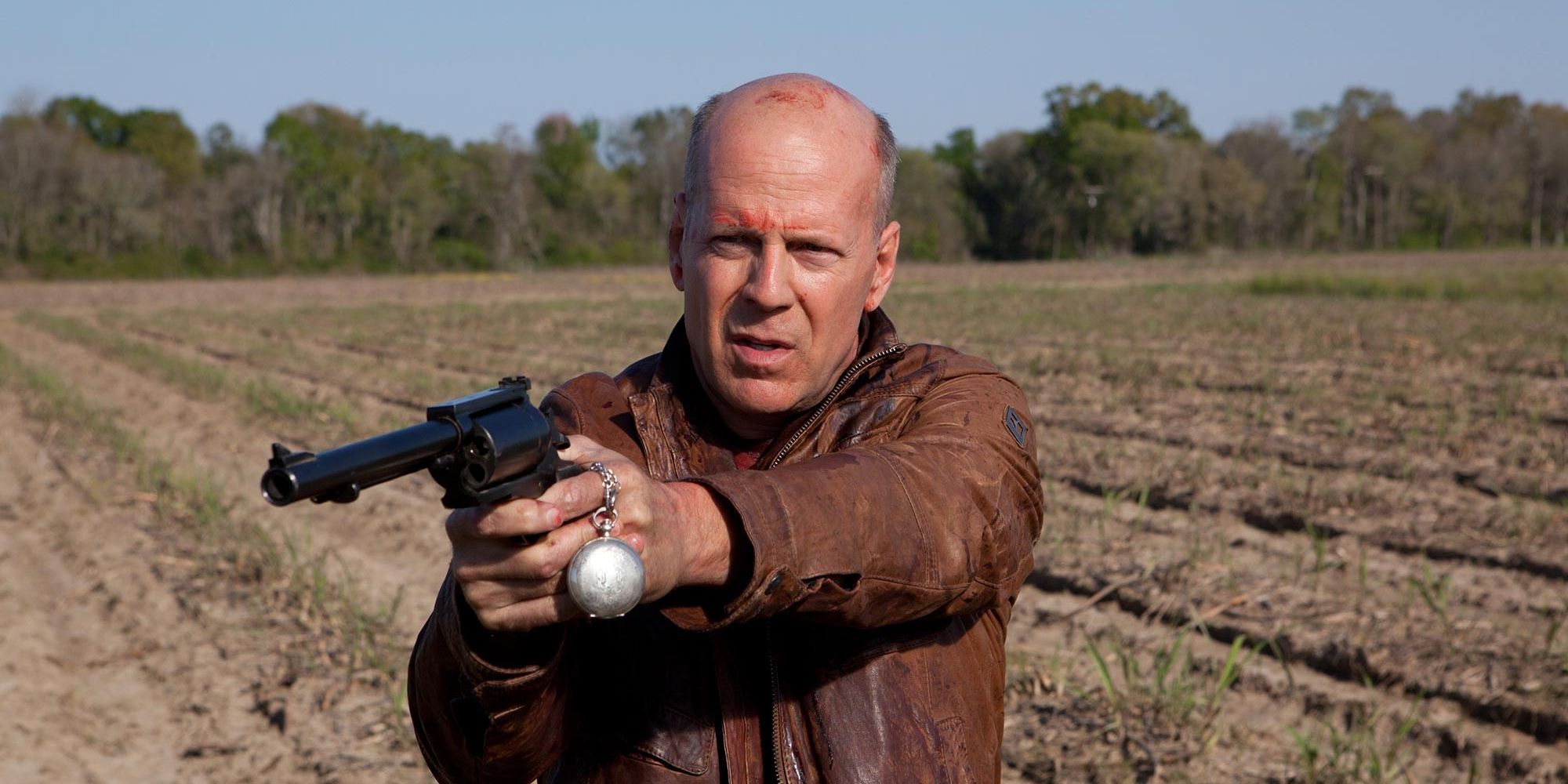 looper-bruce-willis-1 Bruce Willis’ 119-Minute Sci-Fi Masterpiece Officially Hits Netflix Next Week