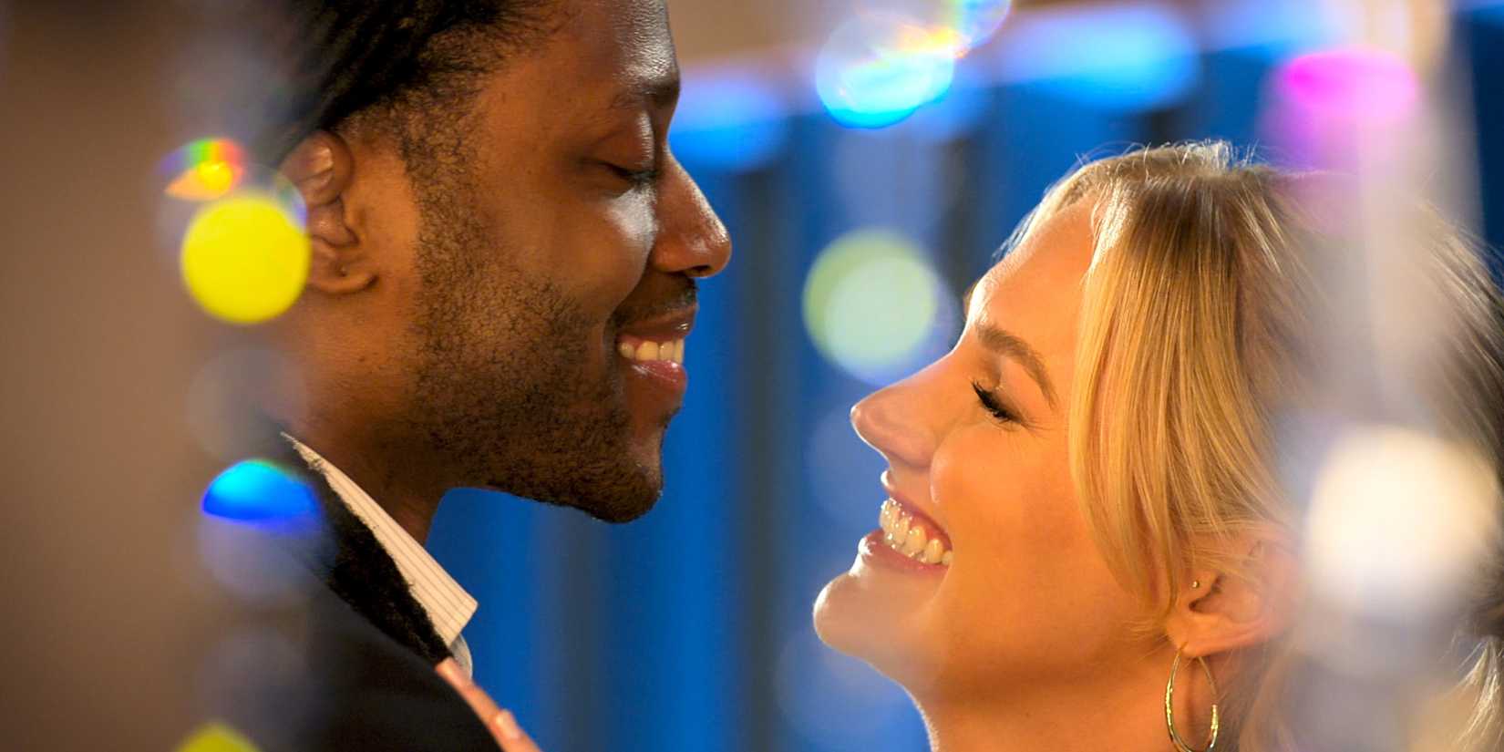 Vic and Christine kissing on 'Love Is Blind' Season 10.