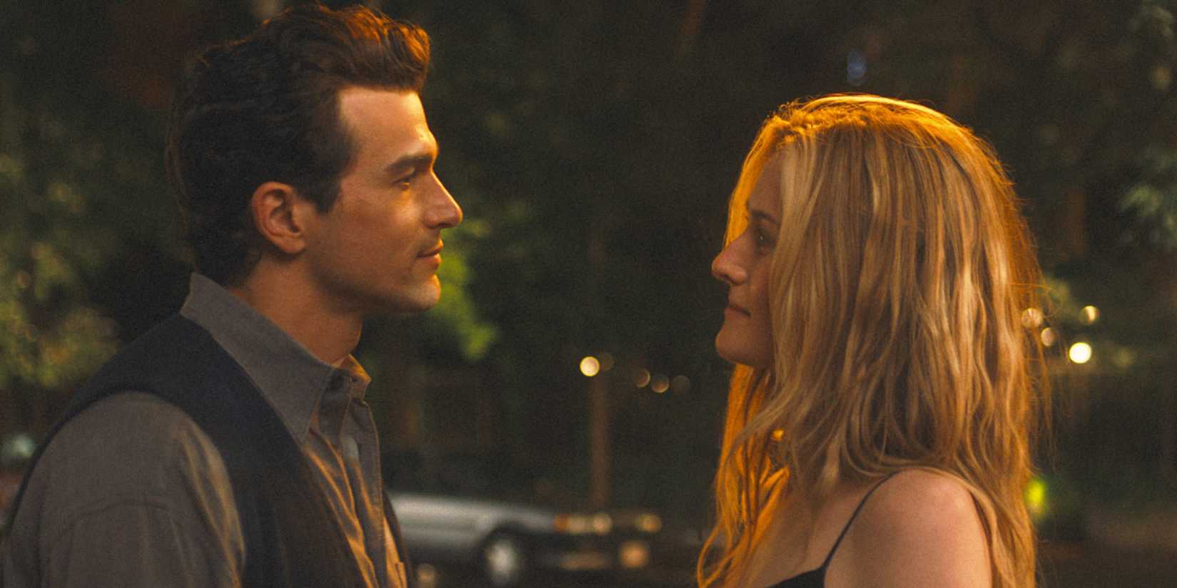 Paul Anthony Kelly as John F. Kennedy Jr. and Sarah Pidgeon as Carolyn Bessette in Love Story