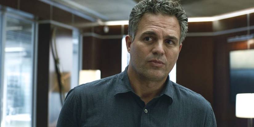 Bruce Banner looking intently somewhere off-camera in Avengers: Infinity War