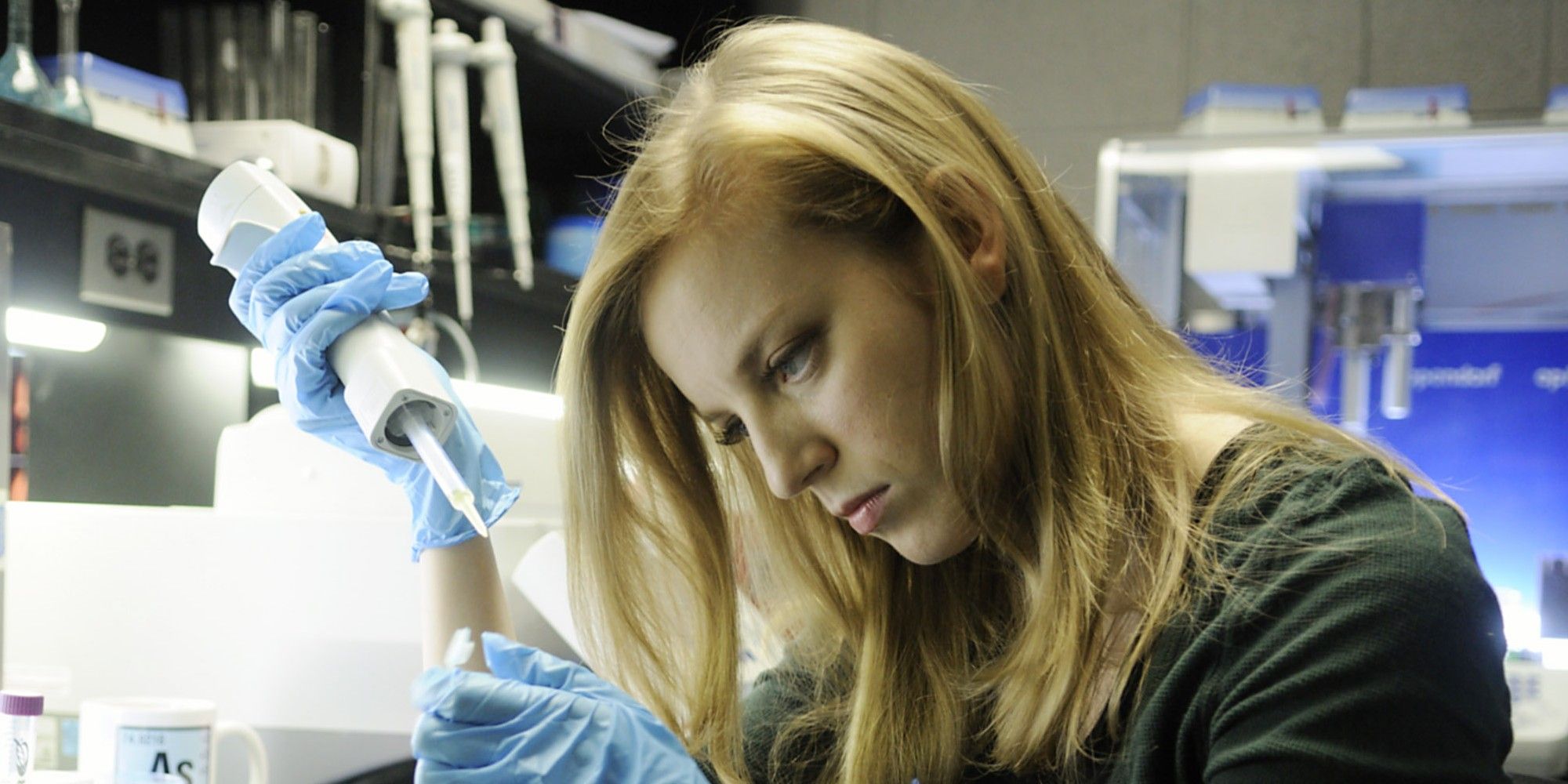 Sarah Polley in a lab working with a test tube in Splice