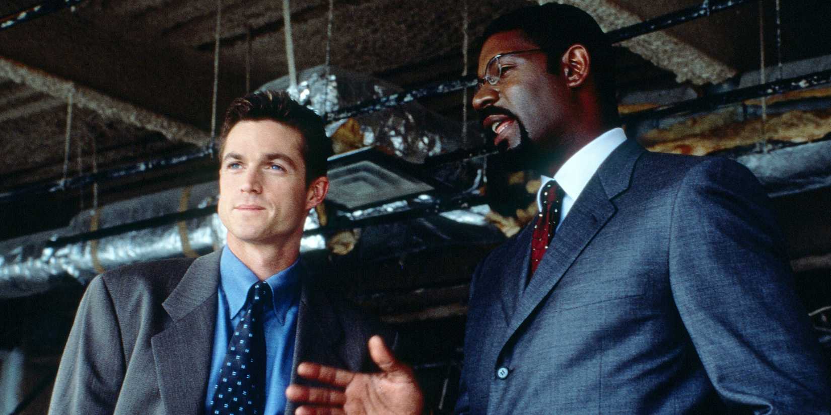 Eric Close and Dennis Haysbert talking in Now and Again