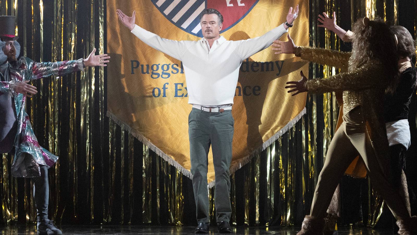 Josh Duhamel Enters an All-Out War for the Perfect Preschool in First Look ...