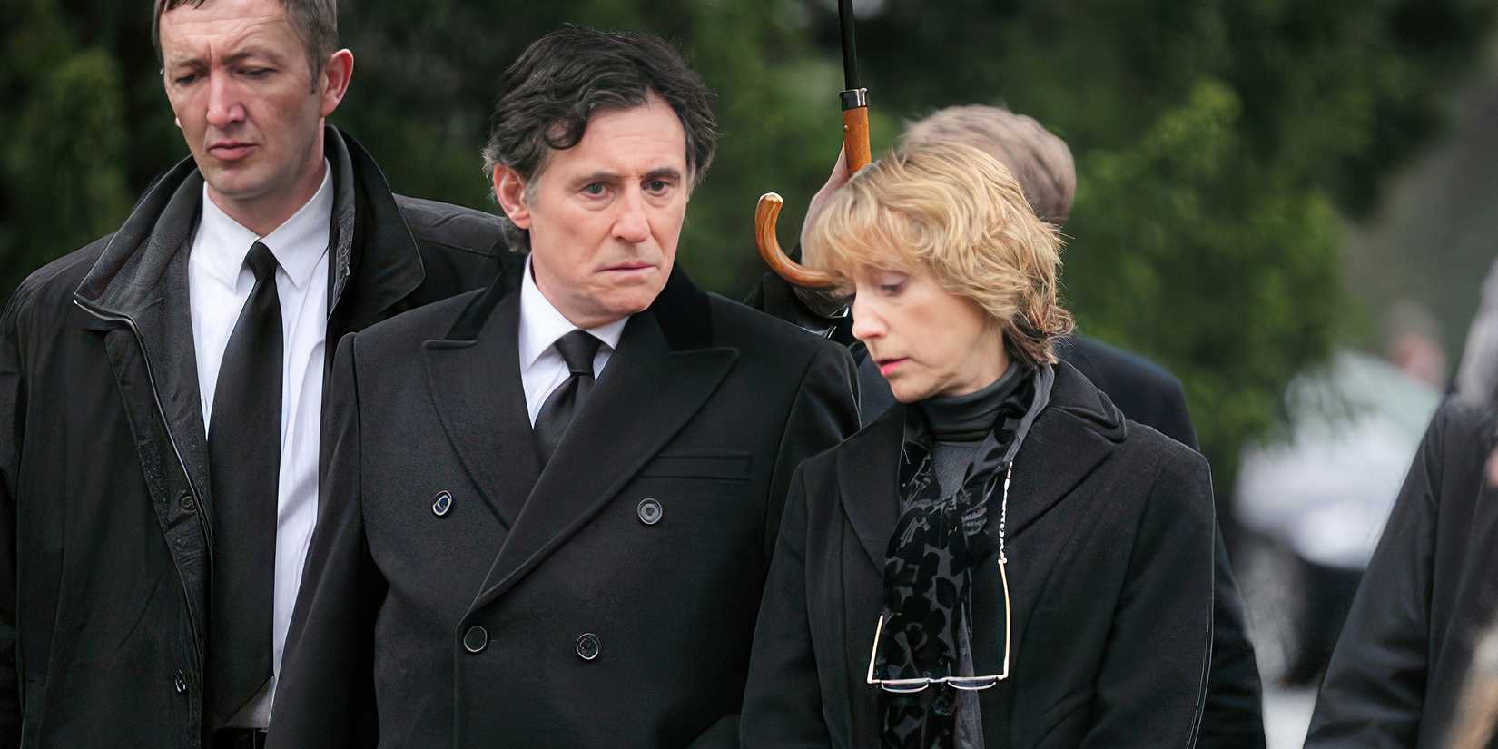 Gabriel Byrne dan Gina McKee di Negara Rahasia 