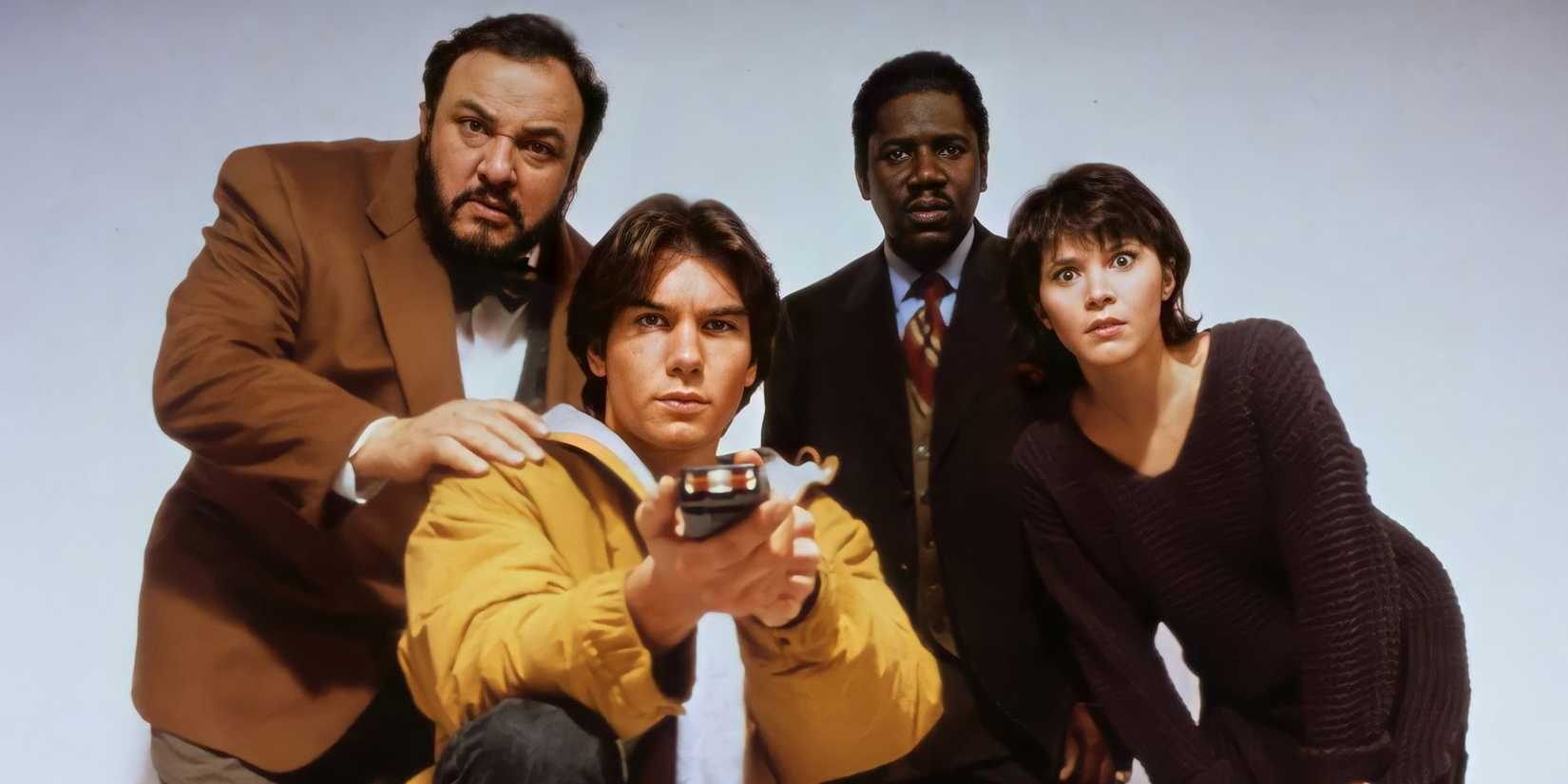The cast of Sliders look ahead with a plain white background