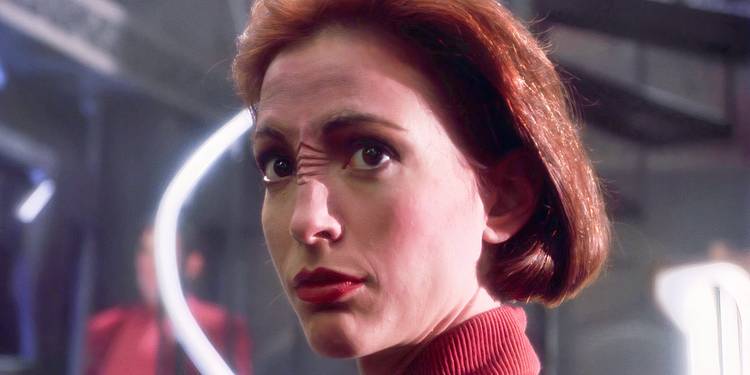 Kira Nerys looking over her shoulder in Star Trek: Deep Space Nine