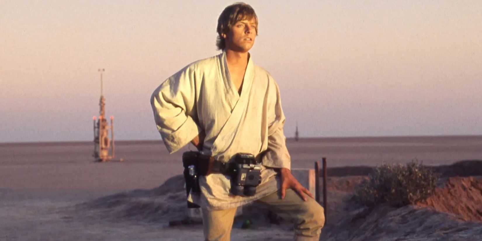 Mark Hamill as Luke Skywalker standing and looking out over the desert in Star Wars: Episode IV – A New Hope (1977)